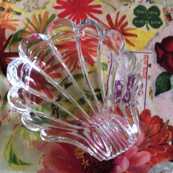Chrystal Shell Trinket Dishes Set of 2 - Picture 2 of 6